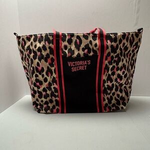 Victoria’s Secret 2019 Weekender Tote Bag “Wild Leopard” Hot Pink Black Used